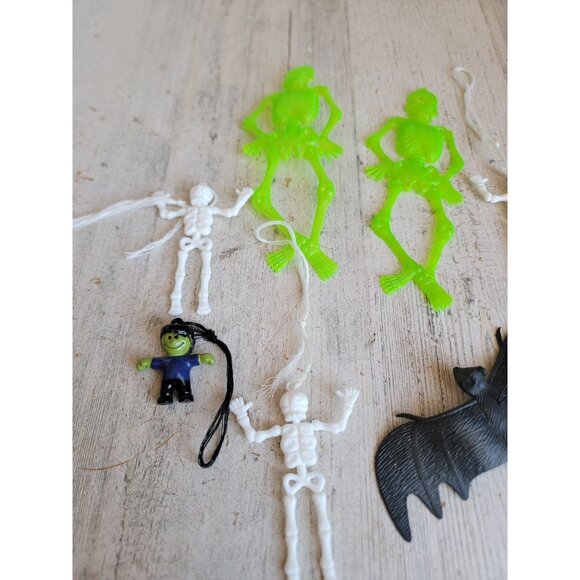 Hanging Frankenstein skeleton bat variety Halloween home decor set - Picture 3 of 9